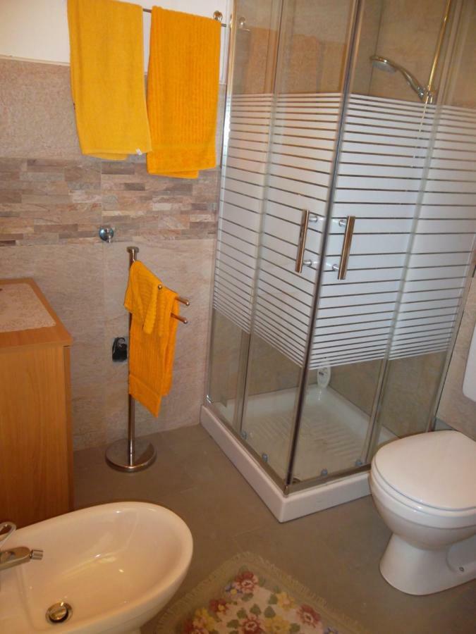 Appartamento Vesna Loft In Luino Esterno foto